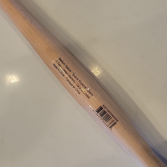 New Le Creuset Red Silicone Spatula - Picture 3 of 3